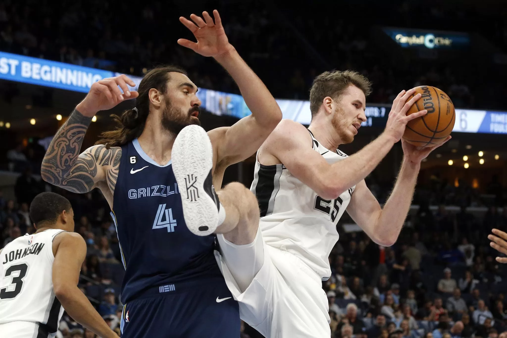 Grizzlies tie franchise record with eighth straight win, knock off
